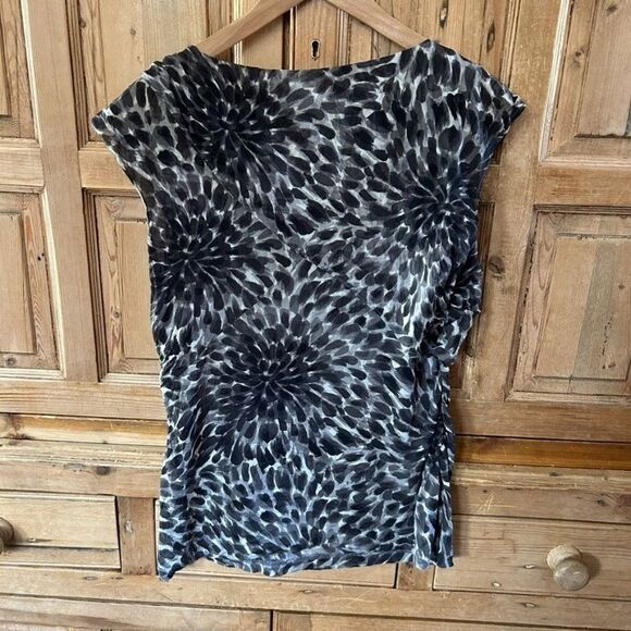 Ann Taylor Size 2 Blouse Layered Watercolor Floral Black Gray Short Sleeve Silk - Picture 9 of 14